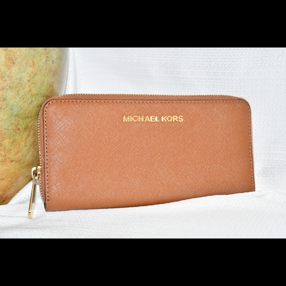 Micheal Kors Brown Wallet - Picture 1 of 4